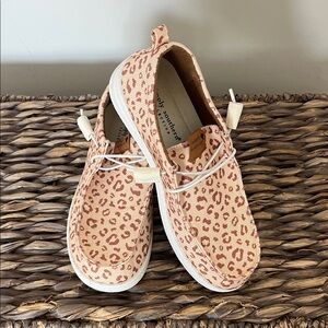 Simply Southern Leopard Print “Hey Dudes”